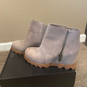 Brand new Sorel boots size 7.  Never worn!!